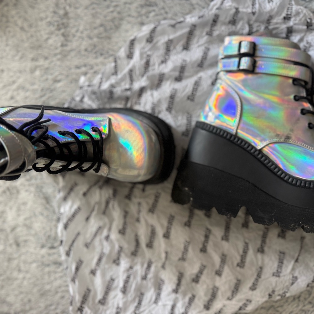 Holographic Platform Combat Boots - Metallic Iridescent